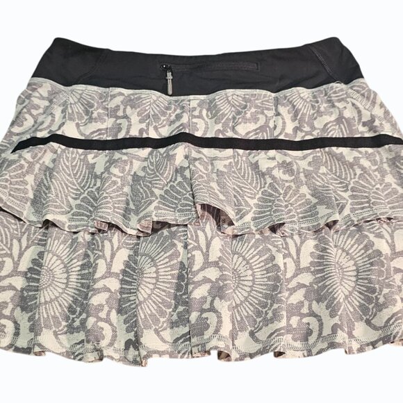Lululemon Skort Womens 4 Gray Black Run Pace Setter Tennis Skirt Ruffled Tiered - Picture 3 of 10